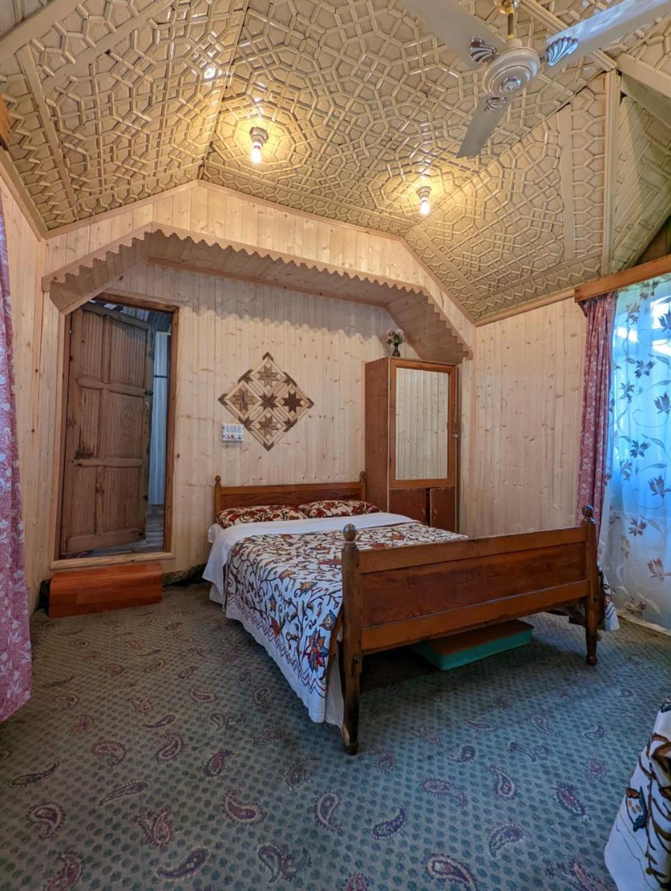 Golden Hopes Group Of Houseboats Hotel Srīnagar Exterior foto
