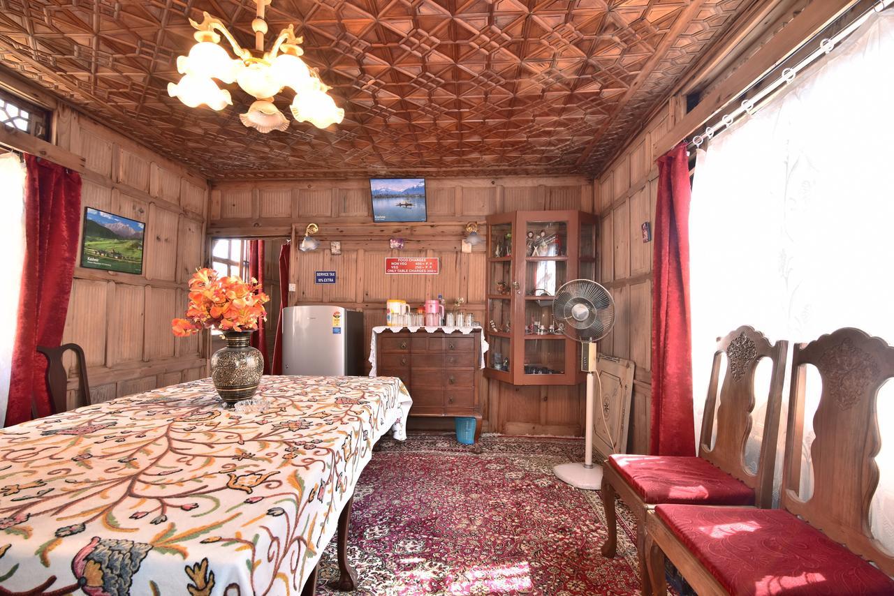 Golden Hopes Group Of Houseboats Hotel Srīnagar Exterior foto