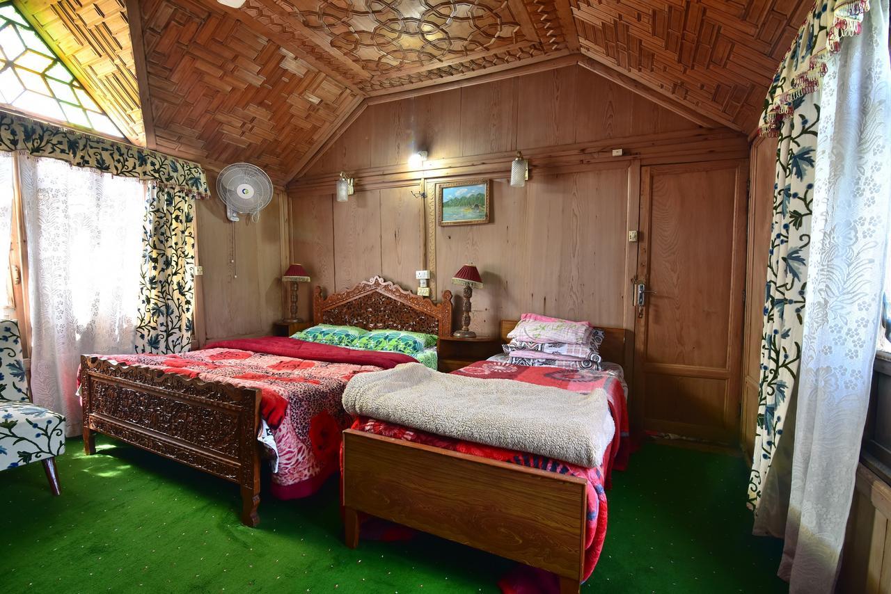 Golden Hopes Group Of Houseboats Hotel Srīnagar Exterior foto