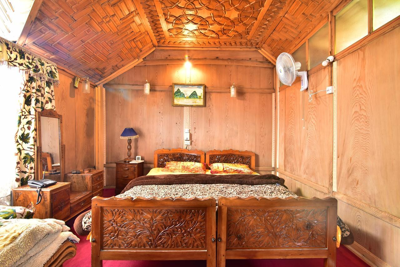 Golden Hopes Group Of Houseboats Hotel Srīnagar Exterior foto