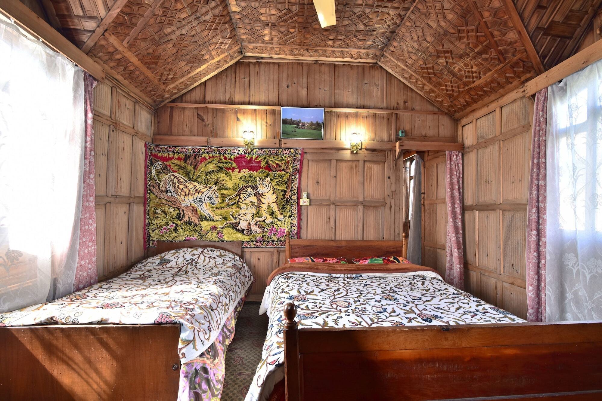 Golden Hopes Group Of Houseboats Hotel Srīnagar Exterior foto